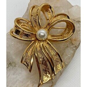 Vintage‎ Napier Signed Bow with Faux Pearl Gold Tone Brooch Pin Organic Shape